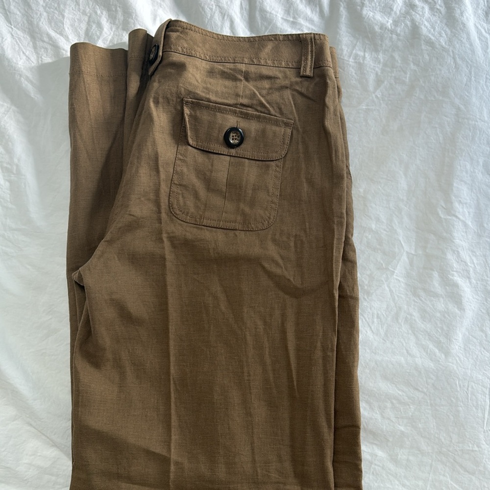 Women’s pants. Brand new. No tags. Size 8.